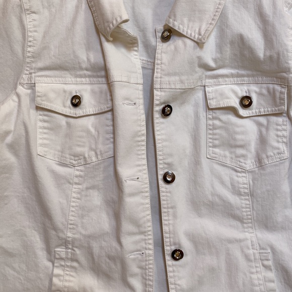 D&co white denim jacket with rhinestone buttons - Picture 2 of 5